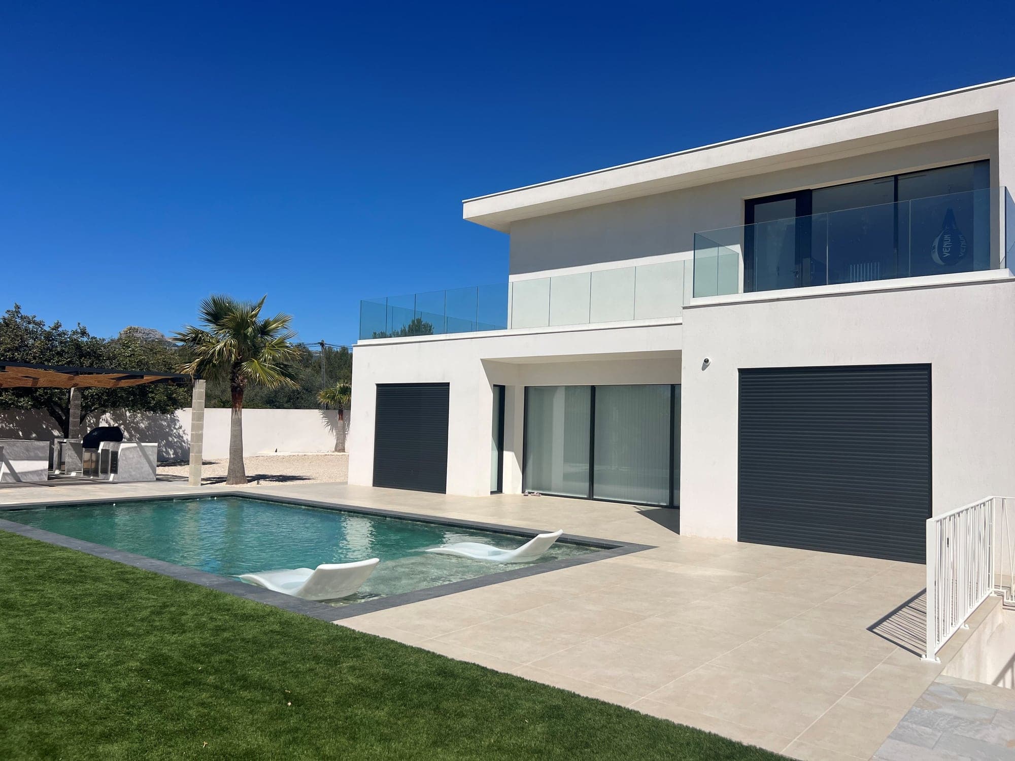 Villa — photo 2